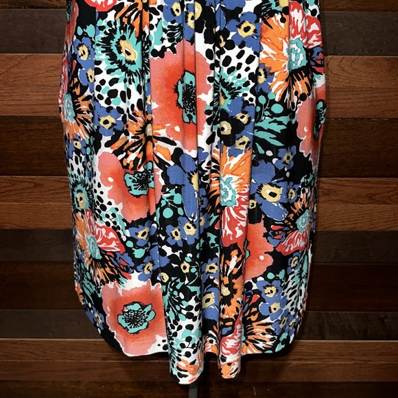 Relativity Pleated Scoop Neck Multi Colored Floral Midi Dress - Picture 3 of 10